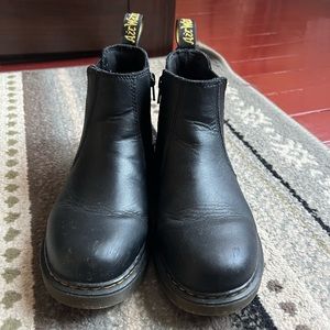 Dr Martens 2976 leather chelsea boots